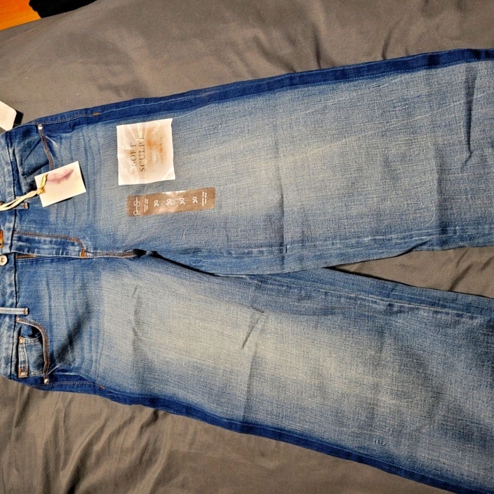 Jessica Simpson adored high rise crop jeans